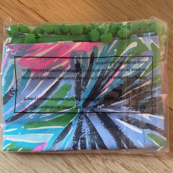 GWP Lilly Pulitzer Guest Towel New in Packaging - Picture 2 of 2